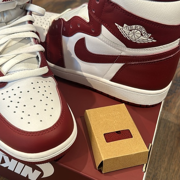 AIR JORDAN 1 Retro - Picture 3 of 9